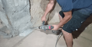 Pécs - pince vízszigetelése, felázott fal jelei